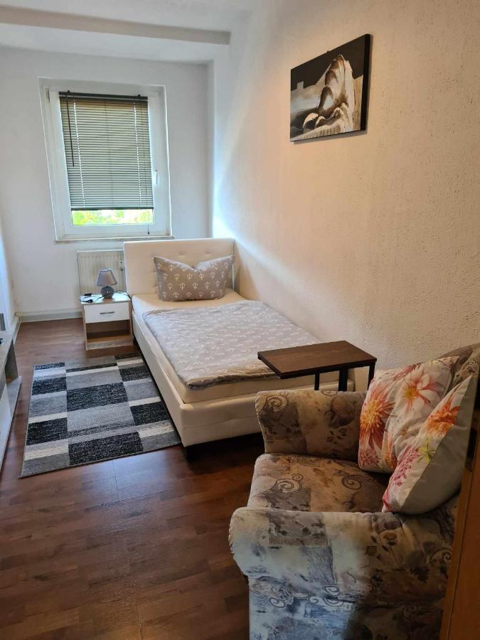 Kleine Wohnung Fuer Monteure Und Dienstreisen Цвікау Екстер'єр фото